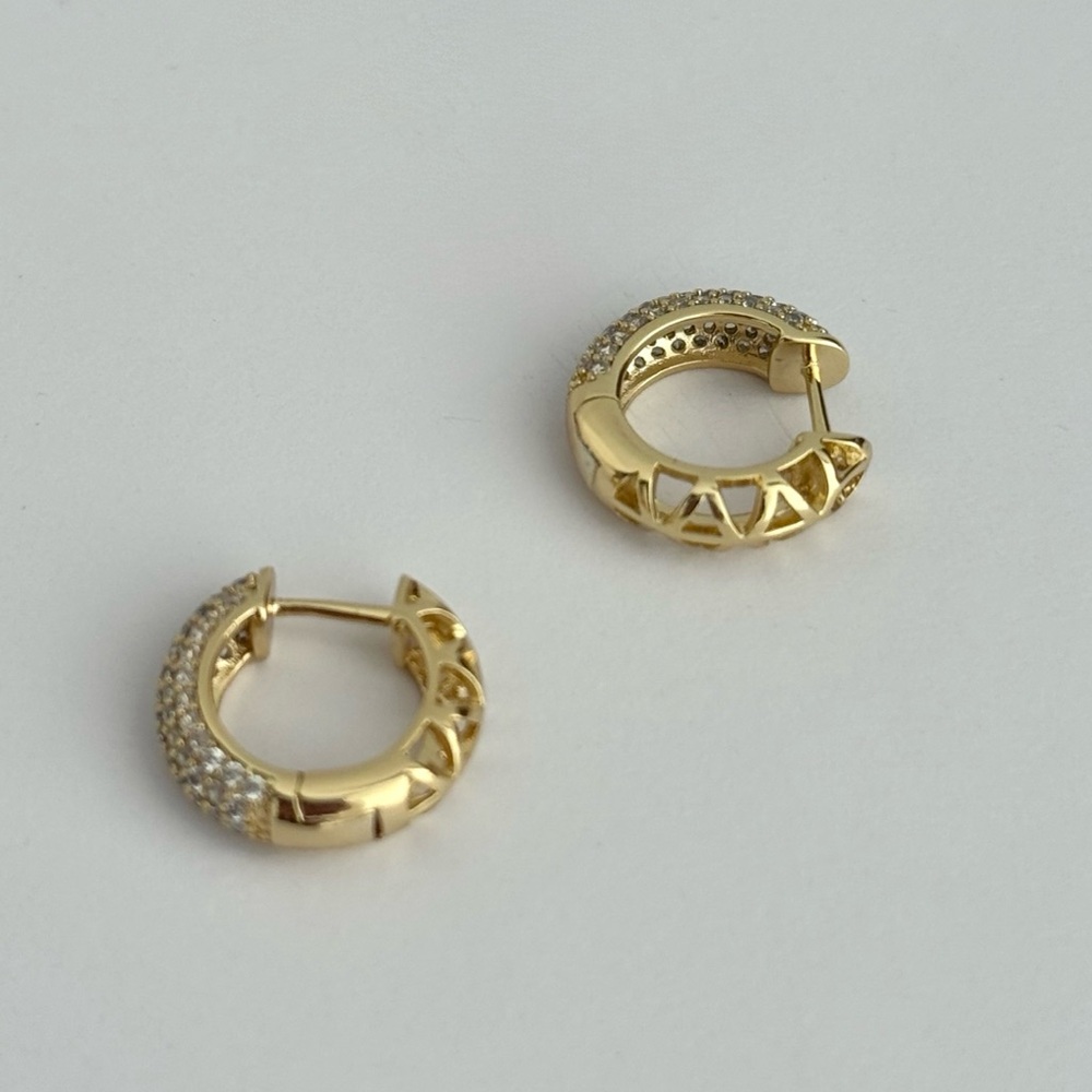 Santira Hoops - Picture 5 of 7